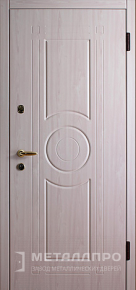 Дверь металлическая «Белая металлическая дверь с отделкой МДФ в дом» с внешней стороны МДФ ПВХ