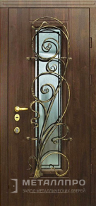 Дверь металлическая «Уличная входная дверь с МДФ со стеклом и ковкой в частный дом» с внешней стороны МДФ ПВХ