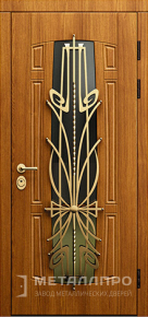 Дверь металлическая «Входная дверь в частный дом с отделкой МДФ ковкой и стеклом №2» с внешней стороны МДФ ПВХ