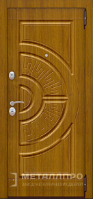Фото внешней стороны двери «МеталлПро МДФ №5» с отделкой МДФ Шпон
