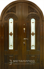 Дверь металлическая «Коричневая арочная входная дверь с массивом дуба и витражом» с внешней стороны Массив дуба