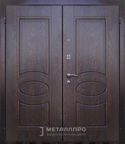 Фото внешней стороны двери «Парадная дверь №400» c отделкой Массив дуба