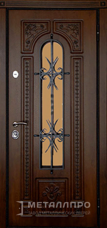 Фото внешней стороны двери «Входная дверь в частный дом с отделкой МДФ ковкой и стеклом» c отделкой МДФ ПВХ