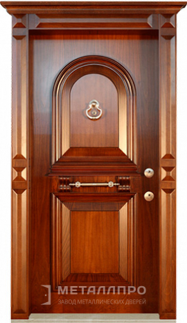 Фото внешней стороны двери «Парадная дверь №26» c отделкой Массив дуба